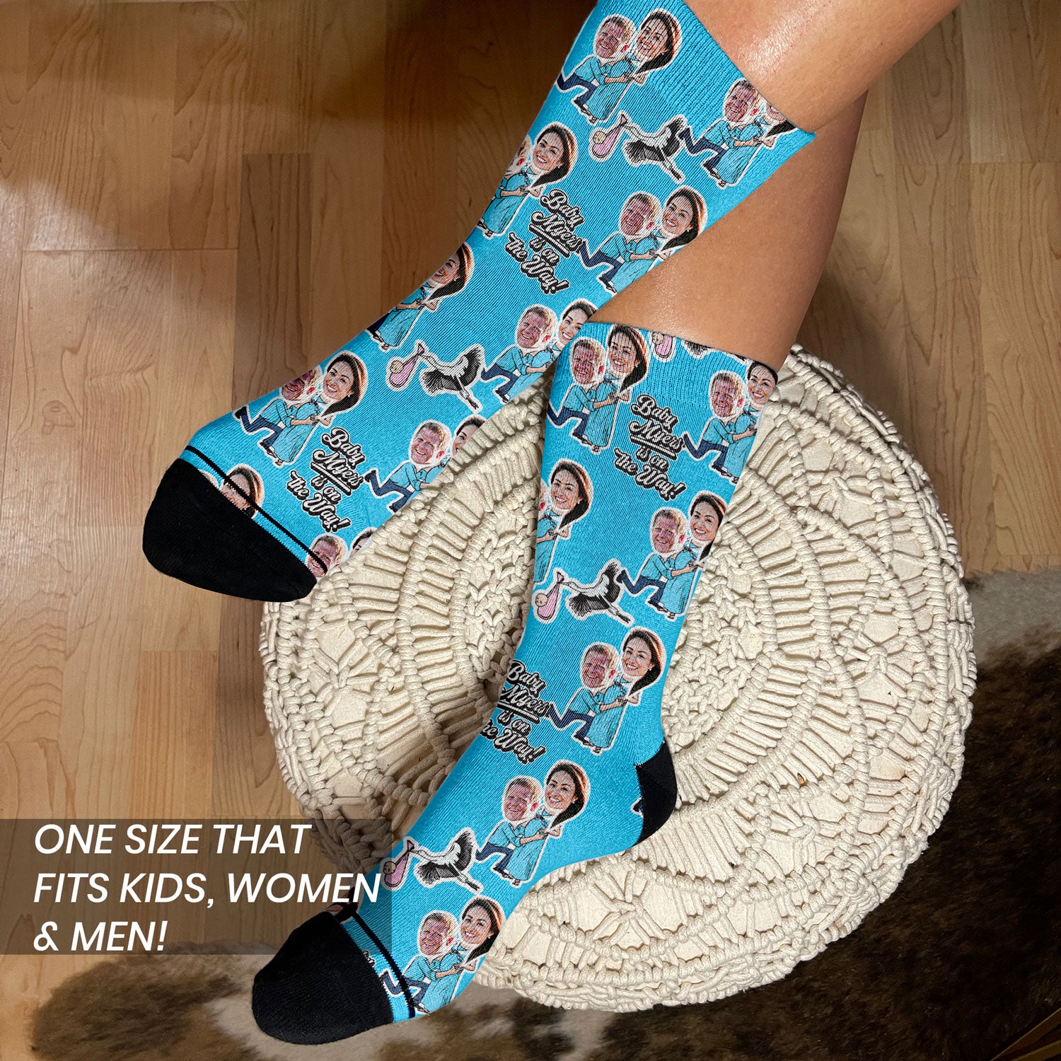 baby shower gifts personalized socks with faces of new parents on women&#39;s feet and kids feet